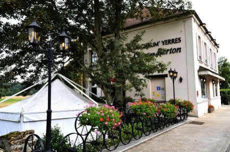 Hotel La Chaum'Yerres Chaumes-en-Brie Exterior foto